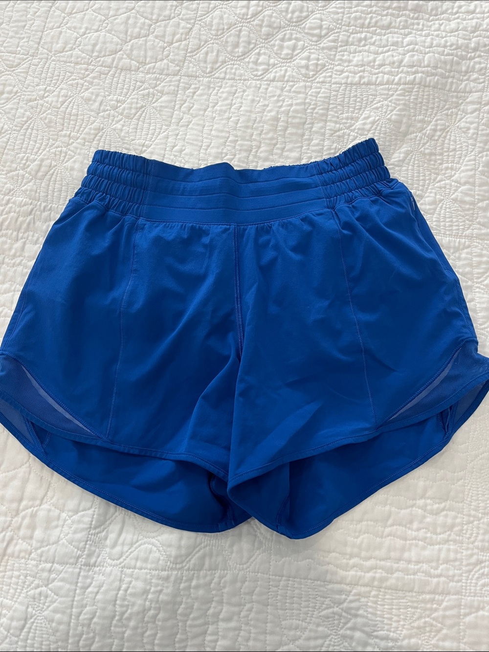 Lulu Hotty hot size 4, high rise 4” inseam